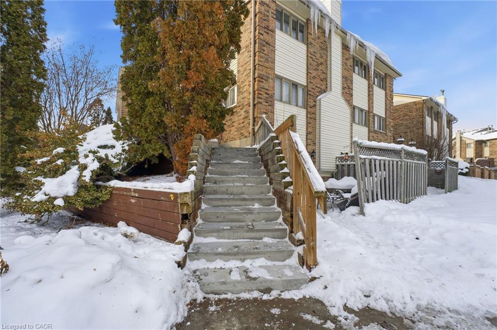 9-21 Wren Court, Tillsonburg, ON - Outdoor