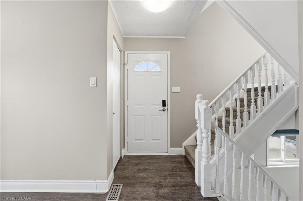 9-21 Wren Court, Tillsonburg, ON - Indoor Photo Showing Other Room