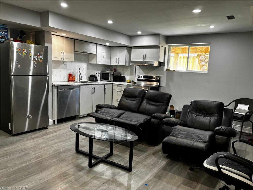 Lower-11 Overholt Drive, Thorold, ON - Indoor