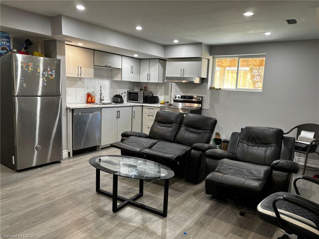 Lower-11 Overholt Drive, Thorold, ON - Indoor