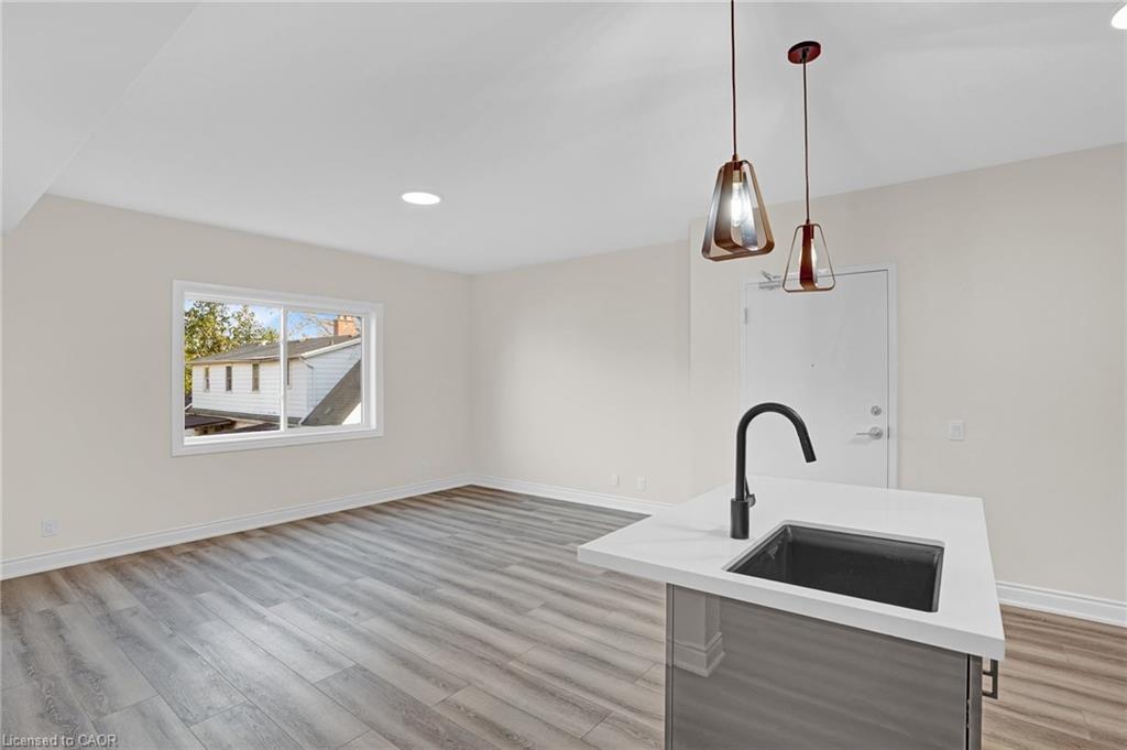 2D-261 King Street E, Hamilton, ON - Indoor Photo Showing Living Room