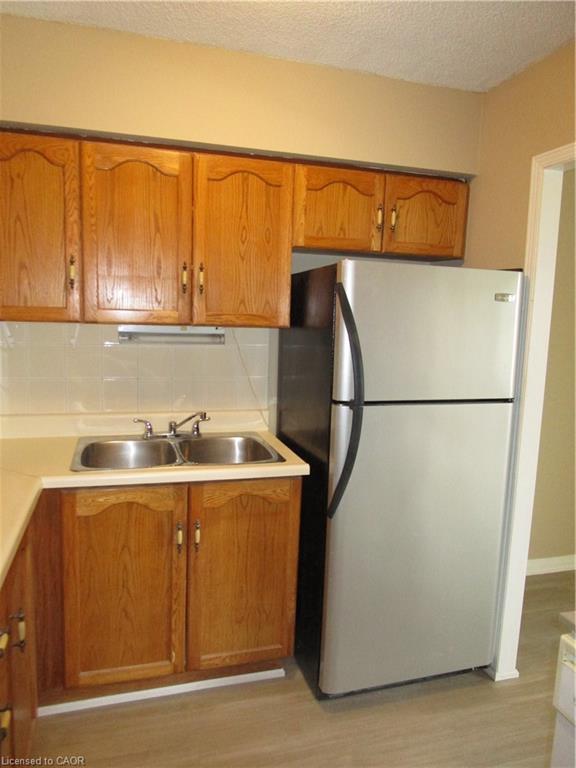 401-180 Limeridge Road W, Hamilton, ON - Indoor Photo Showing Kitchen With Double Sink
