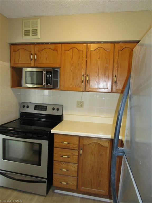 401-180 Limeridge Road W, Hamilton, ON - Indoor Photo Showing Kitchen