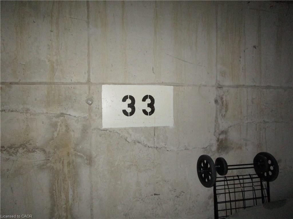 401-180 Limeridge Road W, Hamilton, ON - Indoor Photo Showing Bathroom