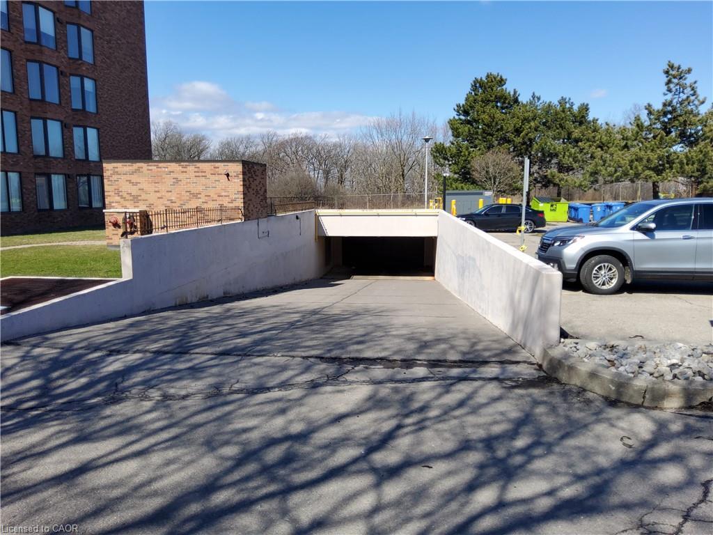 401-180 Limeridge Road W, Hamilton, ON - Outdoor