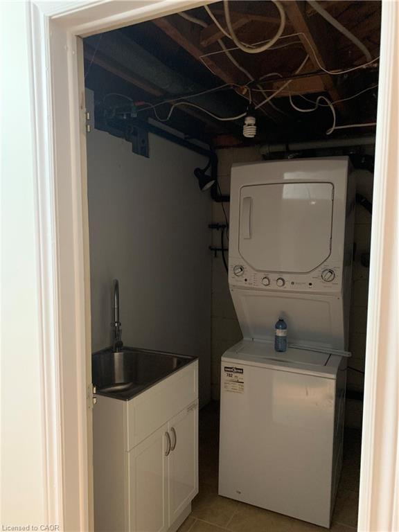 Lower-72 Southmeadow Crescent, Stoney Creek, ON - Indoor Photo Showing Laundry Room