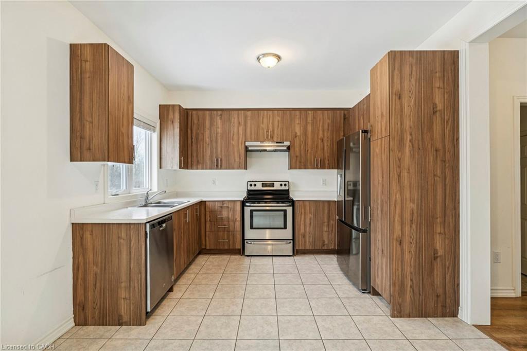1226 Plato Drive, Fort Erie, ON - Indoor Photo Showing Kitchen With Double Sink