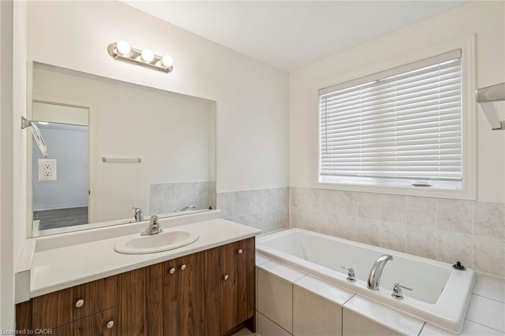1226 Plato Drive, Fort Erie, ON - Indoor Photo Showing Bathroom