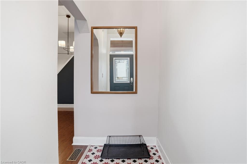313 Mary Street, Hamilton, ON - Indoor Photo Showing Other Room