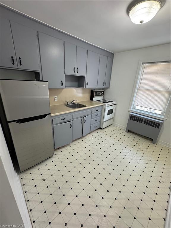 11-1755 King Street, Hamilton, ON - Indoor Photo Showing Kitchen