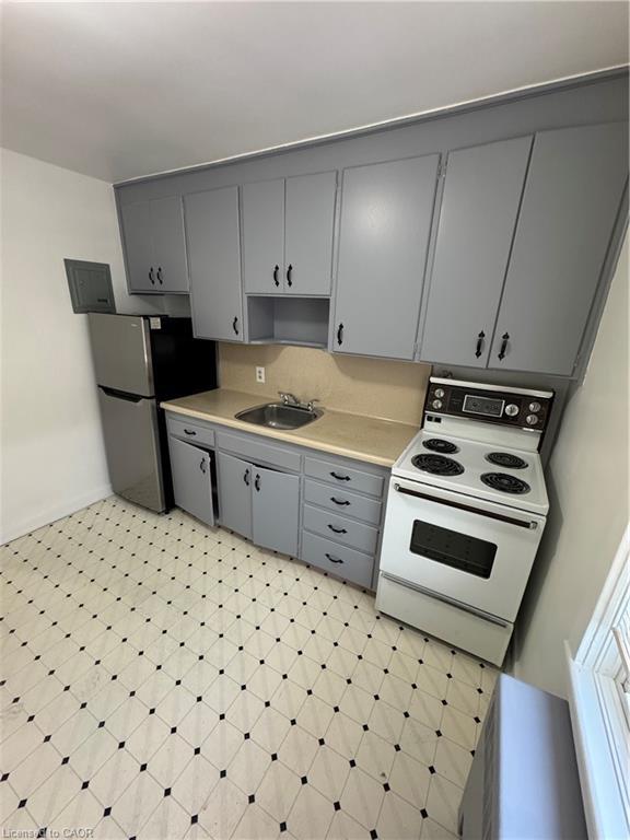 11-1755 King Street, Hamilton, ON - Indoor Photo Showing Kitchen