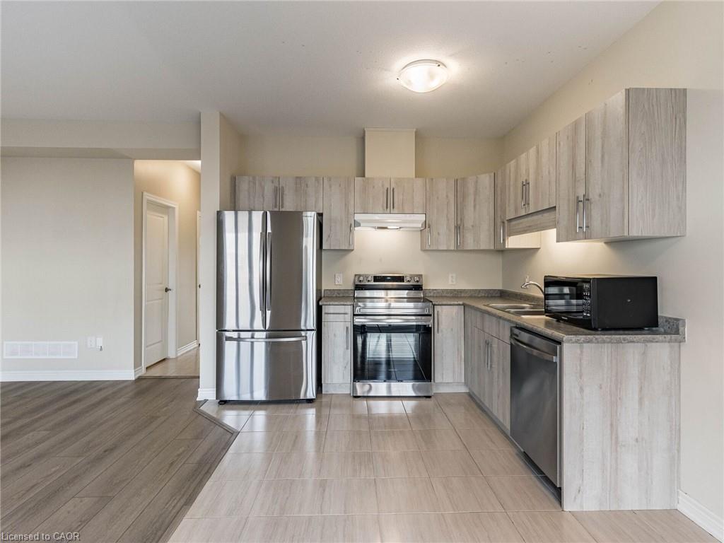 120 Sycamore Street, Welland, ON - Indoor Photo Showing Kitchen