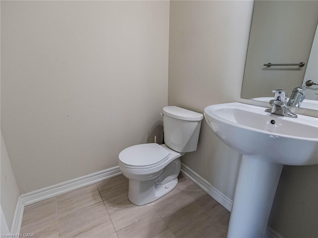 120 Sycamore Street, Welland, ON - Indoor Photo Showing Bathroom