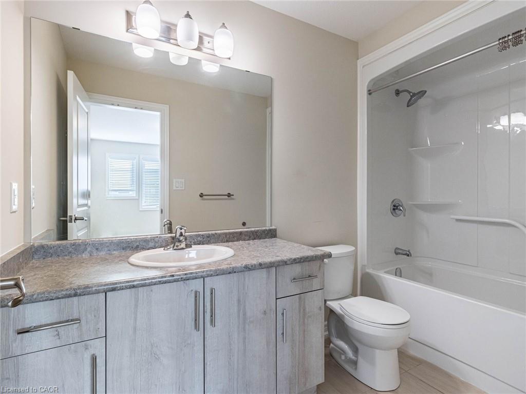 120 Sycamore Street, Welland, ON - Indoor Photo Showing Bathroom