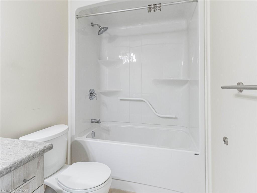 120 Sycamore Street, Welland, ON - Indoor Photo Showing Bathroom