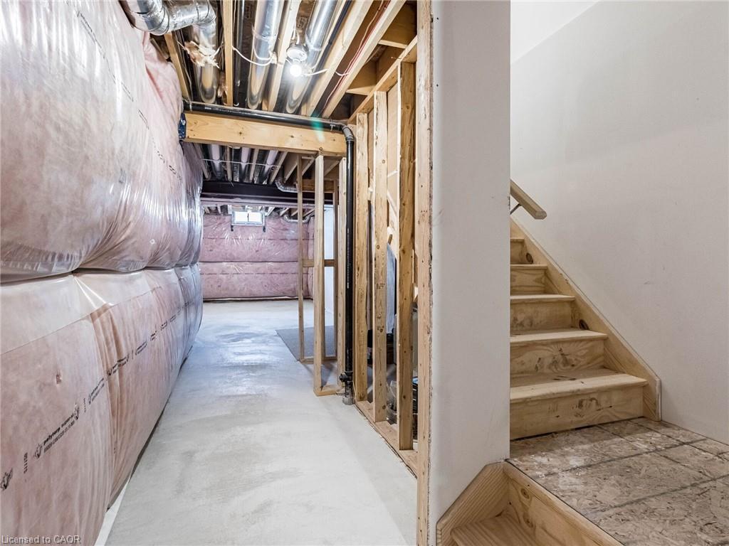 120 Sycamore Street, Welland, ON - Indoor Photo Showing Other Room