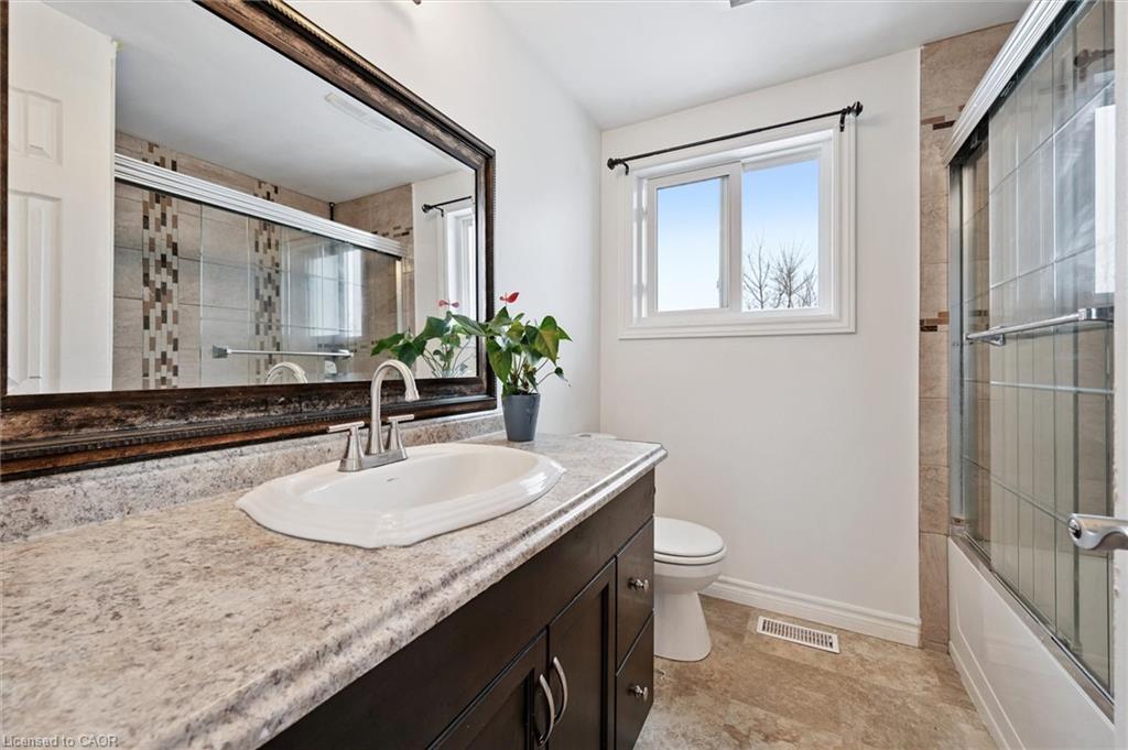 23 Tamvale Crescent, Kitchener, ON - Indoor Photo Showing Bathroom