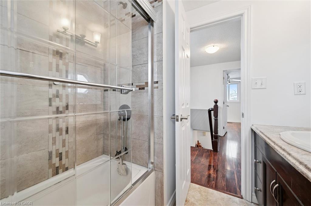 23 Tamvale Crescent, Kitchener, ON - Indoor Photo Showing Bathroom