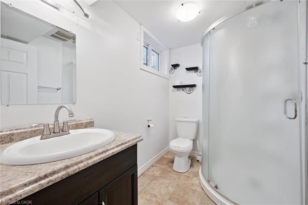 23 Tamvale Crescent, Kitchener, ON - Indoor Photo Showing Bathroom