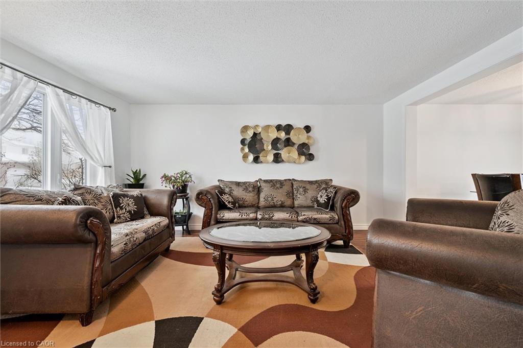 23 Tamvale Crescent, Kitchener, ON - Indoor Photo Showing Living Room