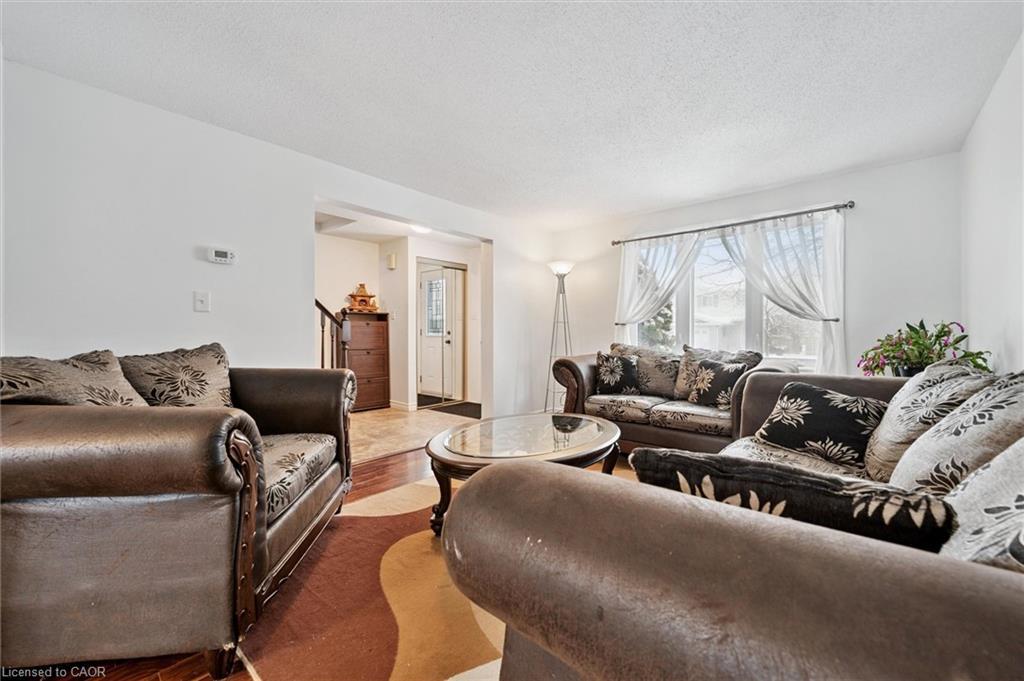 23 Tamvale Crescent, Kitchener, ON - Indoor Photo Showing Living Room