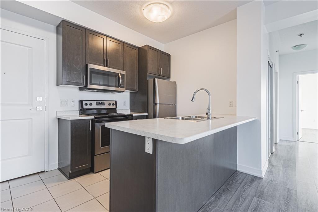 706-2486 Old Bronte Road, Oakville, ON - Indoor Photo Showing Kitchen With Double Sink With Upgraded Kitchen
