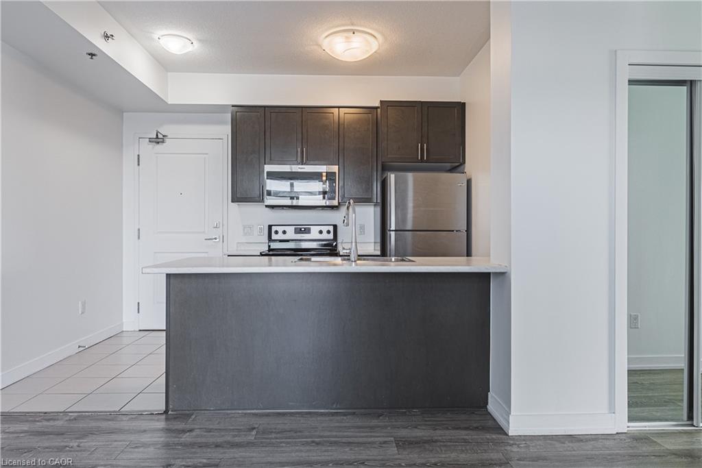 706-2486 Old Bronte Road, Oakville, ON - Indoor Photo Showing Kitchen