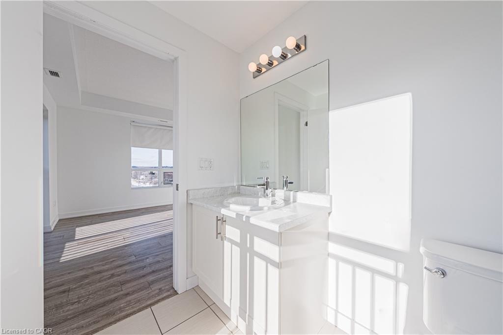 706-2486 Old Bronte Road, Oakville, ON - Indoor Photo Showing Bathroom