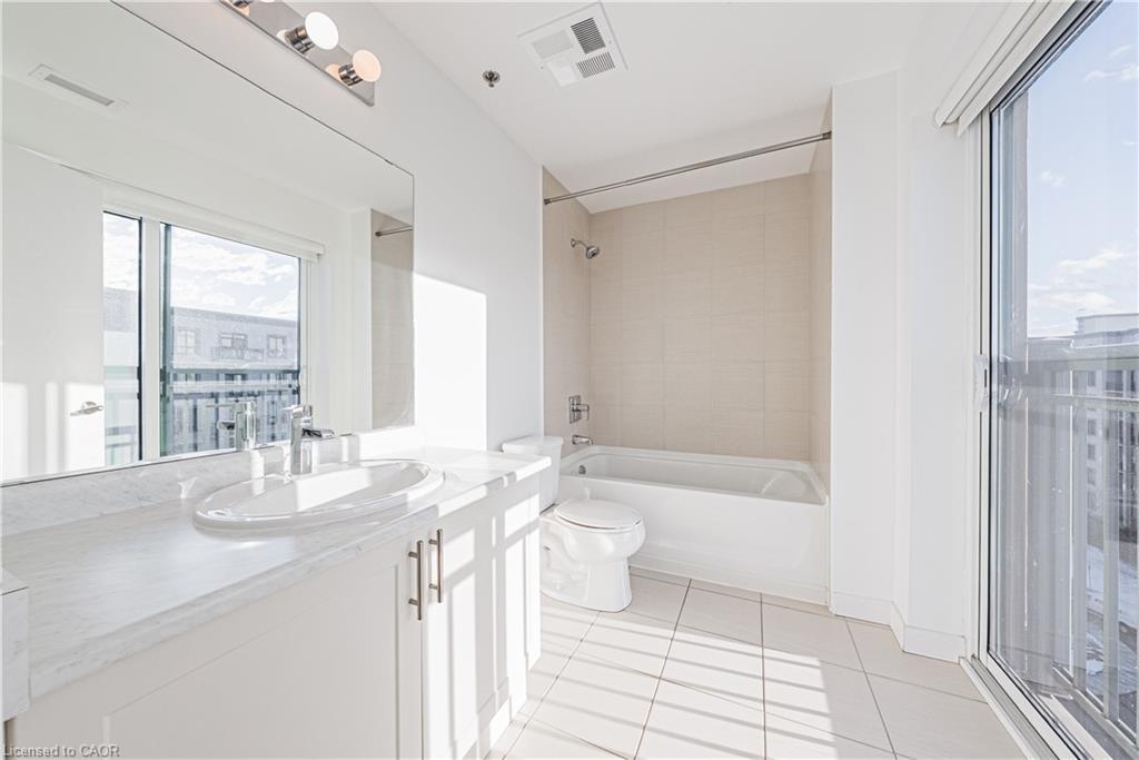 706-2486 Old Bronte Road, Oakville, ON - Indoor Photo Showing Bathroom