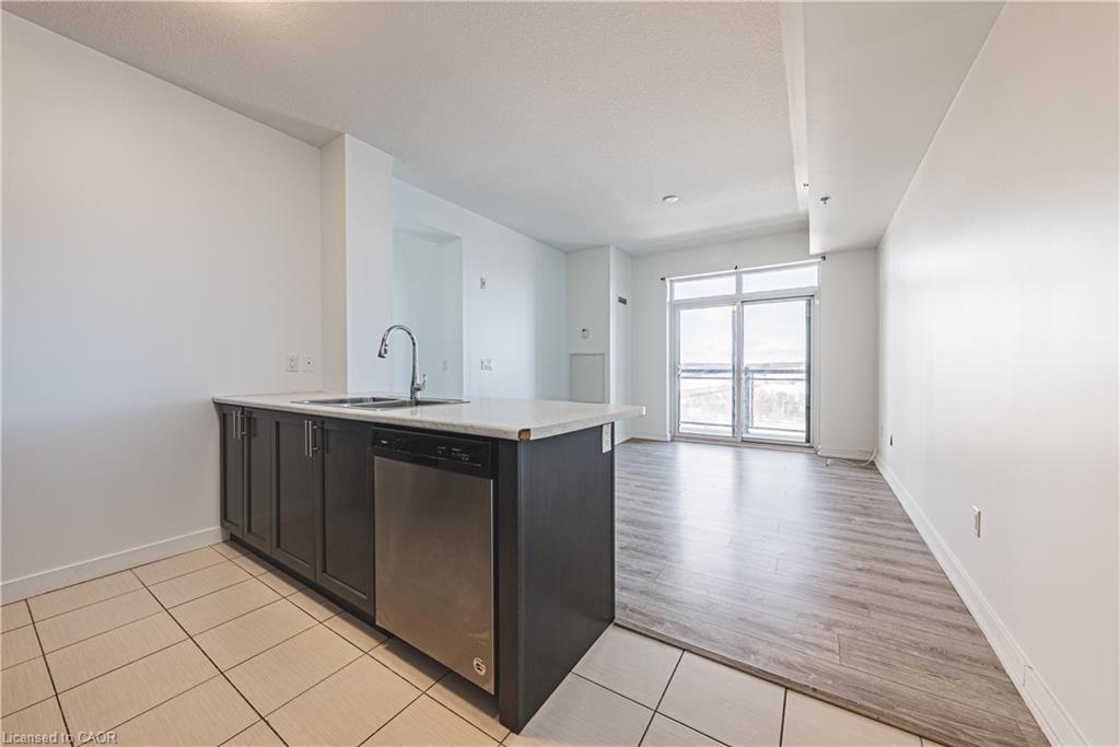 706-2486 Old Bronte Road, Oakville, ON - Indoor