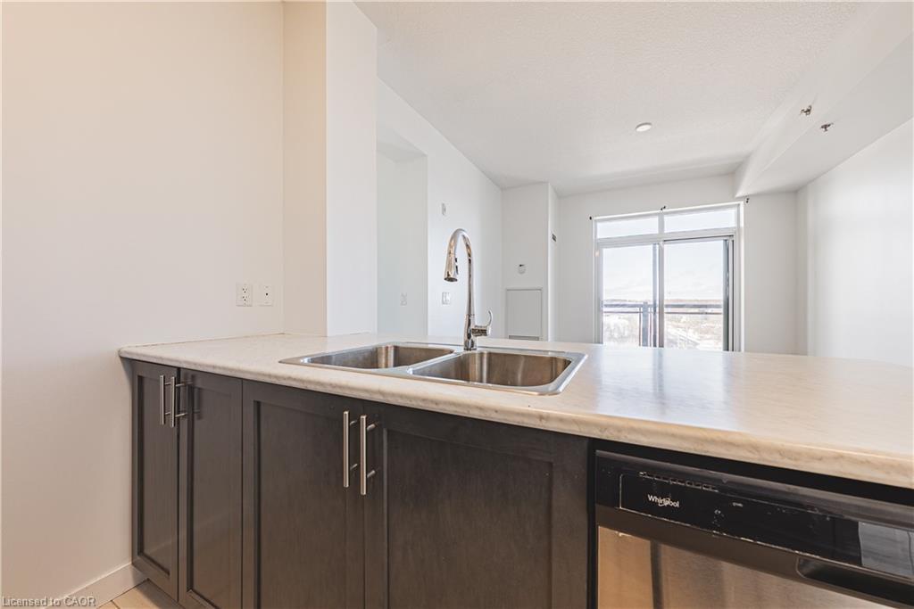 706-2486 Old Bronte Road, Oakville, ON - Indoor Photo Showing Kitchen With Double Sink