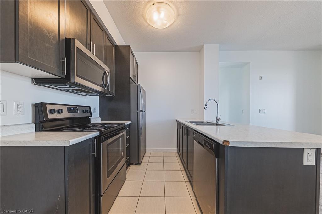 706-2486 Old Bronte Road, Oakville, ON - Indoor Photo Showing Kitchen