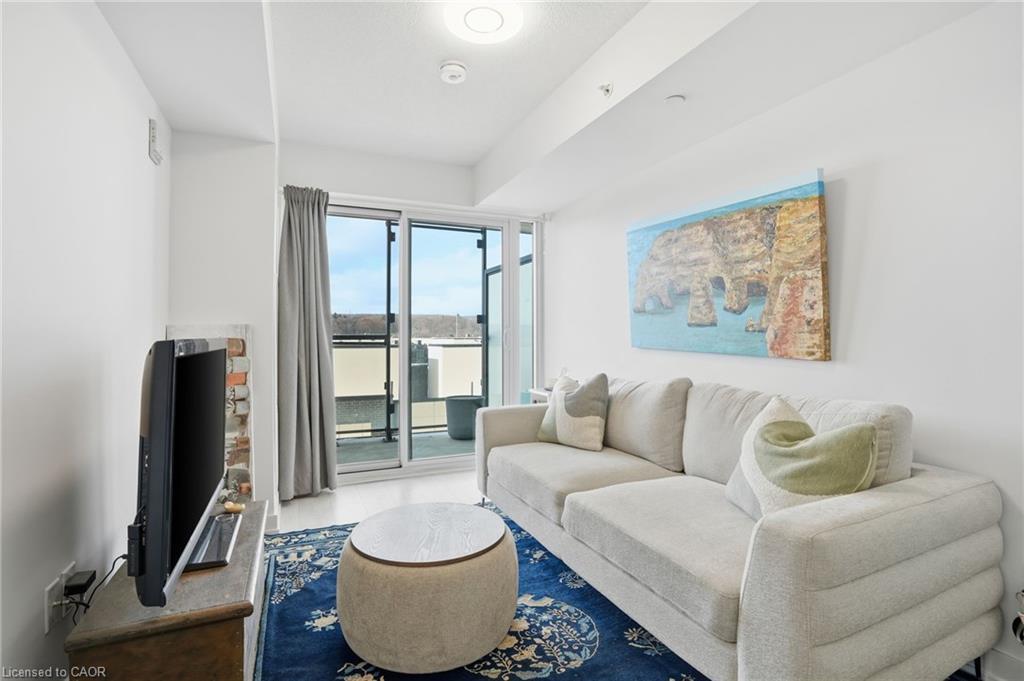 A508-1117 Cooke Boulevard, Burlington, ON - Indoor Photo Showing Living Room