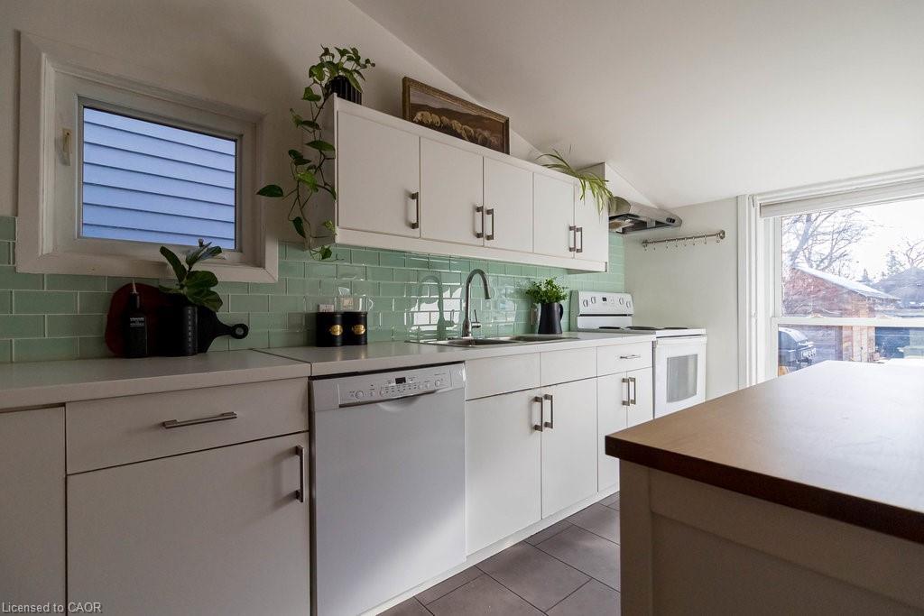 47 Tom Street, Hamilton, ON - Indoor Photo Showing Kitchen