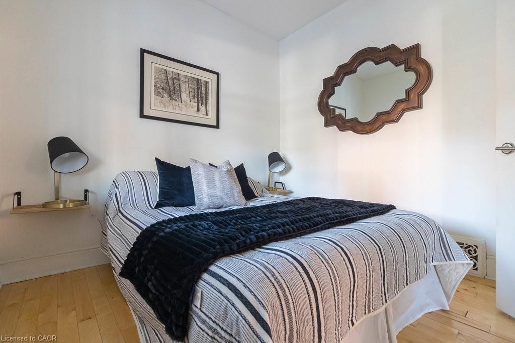 47 Tom Street, Hamilton, ON - Indoor Photo Showing Bedroom