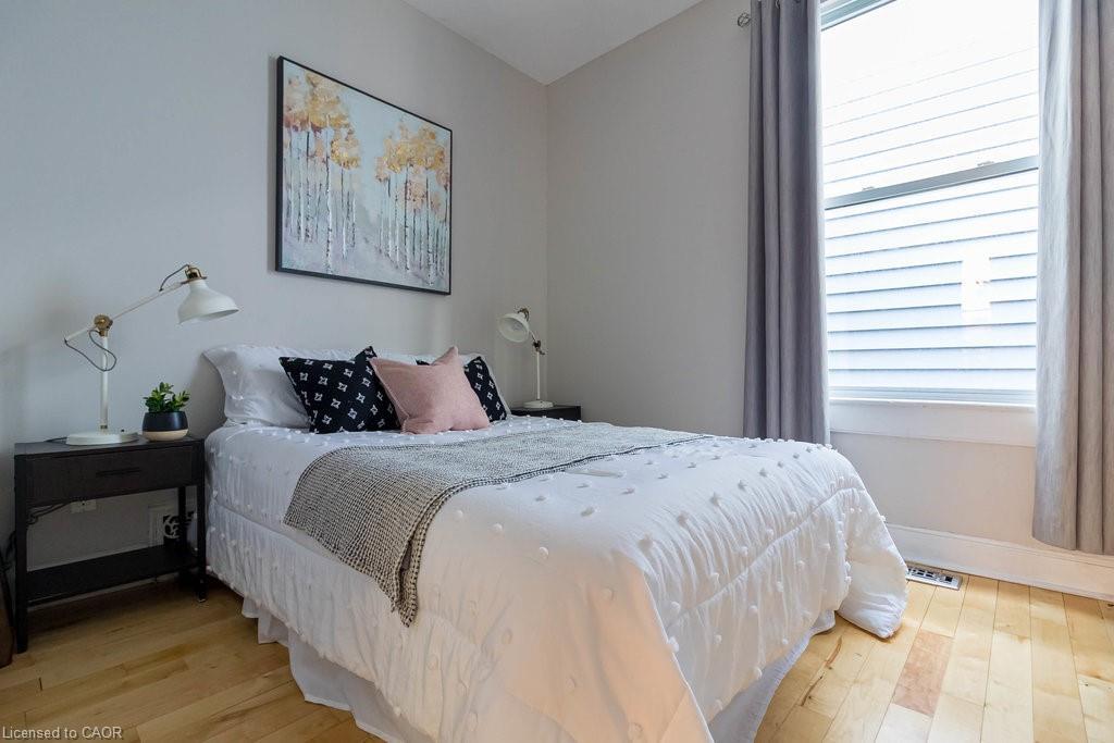 47 Tom Street, Hamilton, ON - Indoor Photo Showing Bedroom