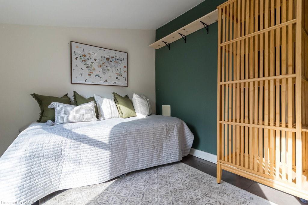 47 Tom Street, Hamilton, ON - Indoor Photo Showing Bedroom