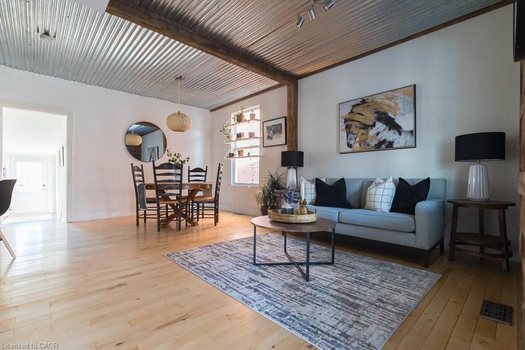 47 Tom Street, Hamilton, ON - Indoor Photo Showing Living Room