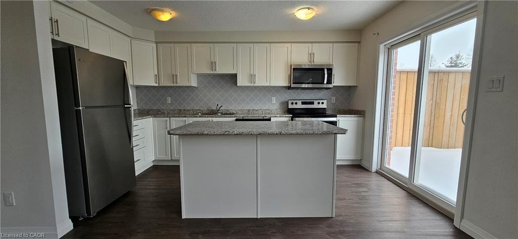 D11-24 Morrison Road, Kitchener, ON - Indoor Photo Showing Kitchen