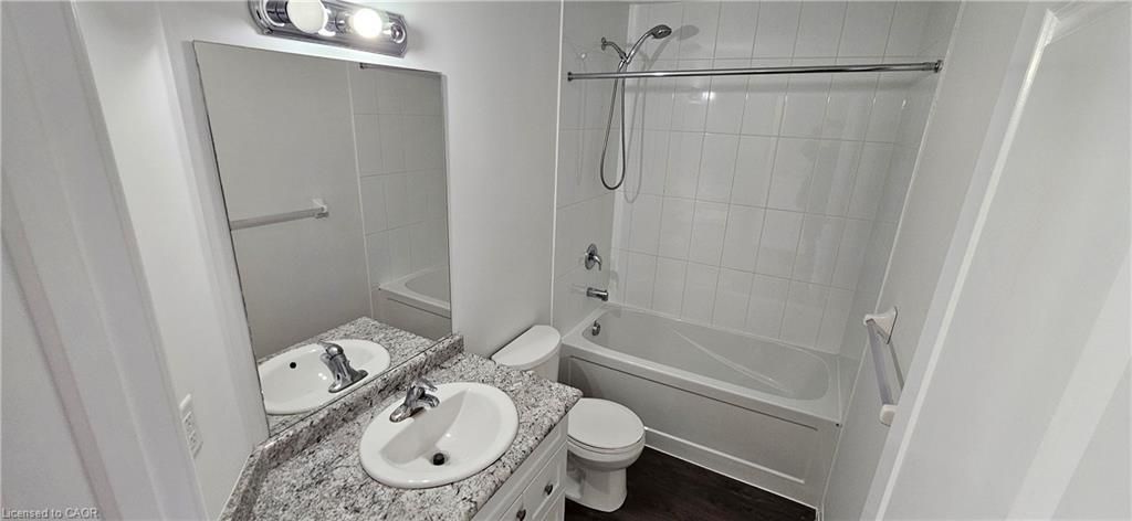 D11-24 Morrison Road, Kitchener, ON - Indoor Photo Showing Bathroom