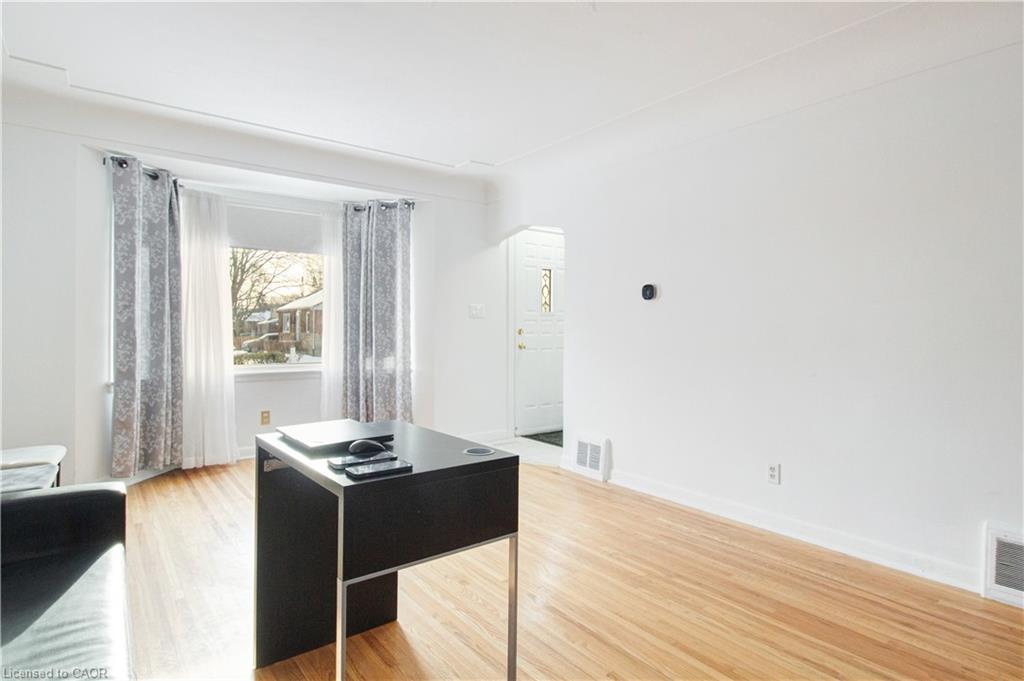 773 Queensdale Avenue E, Hamilton, ON - Indoor