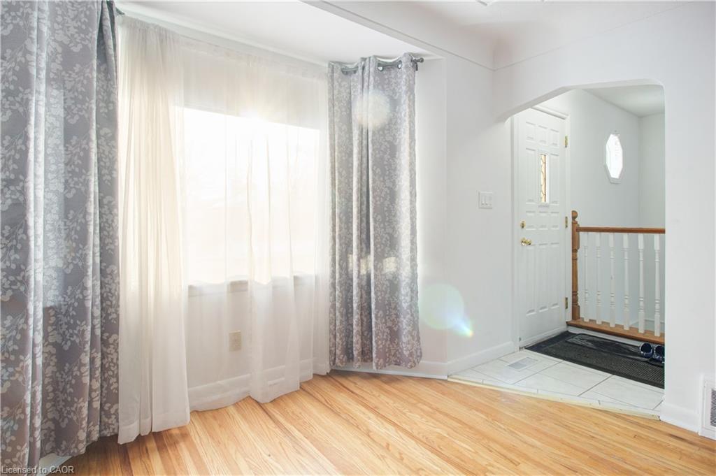 773 Queensdale Avenue E, Hamilton, ON - Indoor Photo Showing Other Room