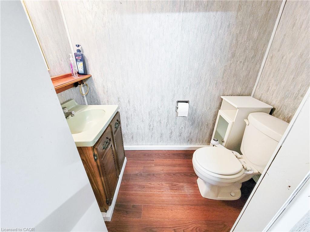 773 Queensdale Avenue E, Hamilton, ON - Indoor Photo Showing Bathroom