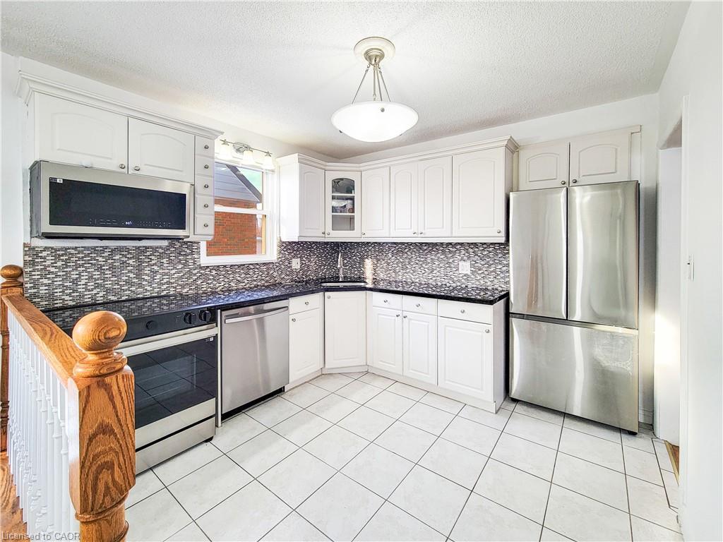 773 Queensdale Avenue E, Hamilton, ON - Indoor Photo Showing Kitchen