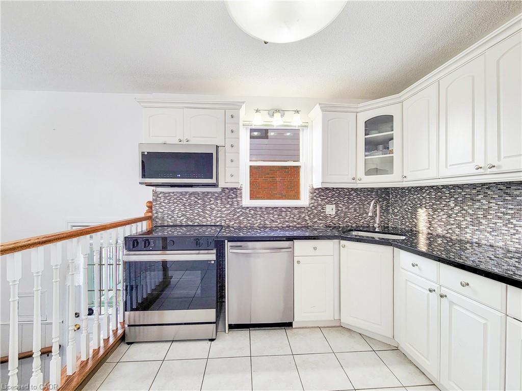 773 Queensdale Avenue E, Hamilton, ON - Indoor Photo Showing Kitchen