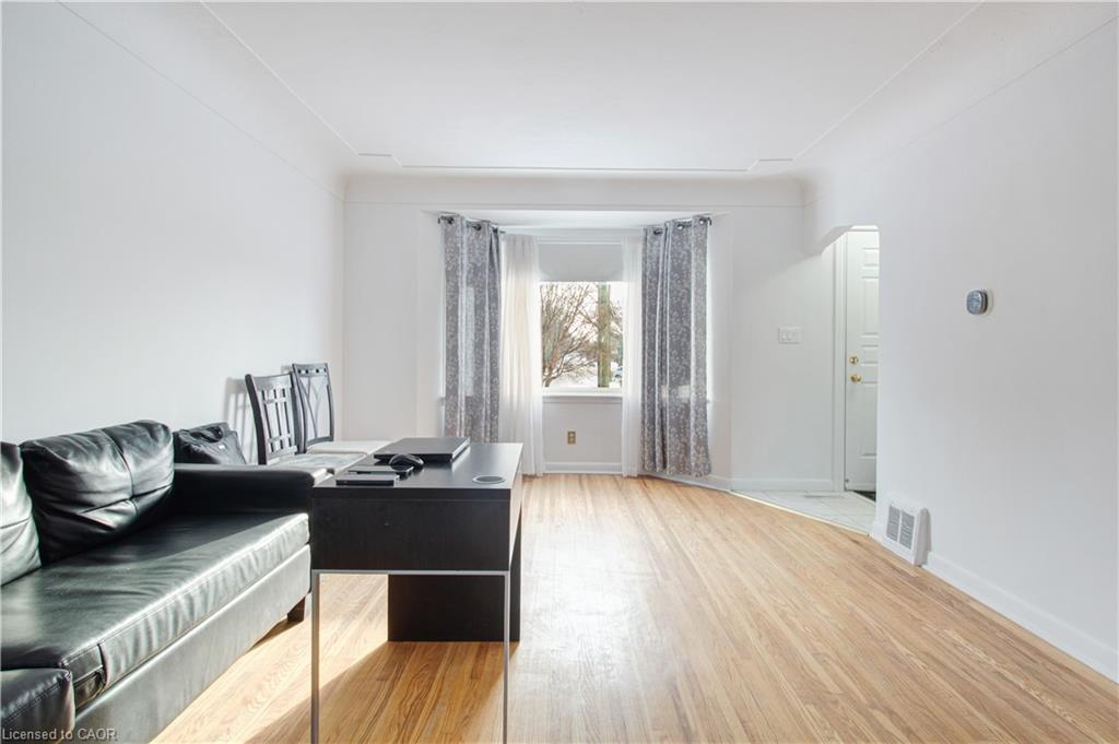773 Queensdale Avenue E, Hamilton, ON - Indoor Photo Showing Other Room