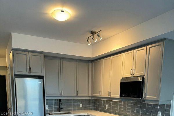 104-2343 Khalsa Gate, Oakville, ON - Indoor Photo Showing Kitchen