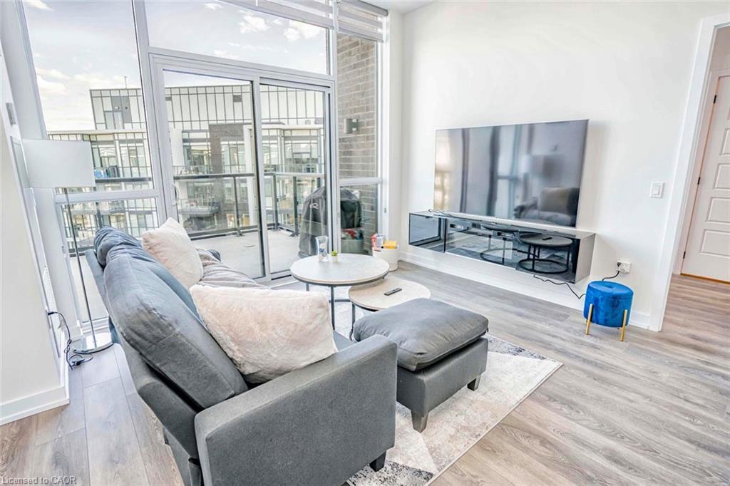 403-415 Sea Ray Avenue, Innisfil, ON - Indoor Photo Showing Living Room