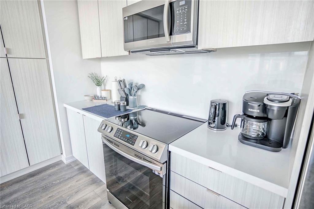 403-415 Sea Ray Avenue, Innisfil, ON - Indoor Photo Showing Kitchen With Upgraded Kitchen