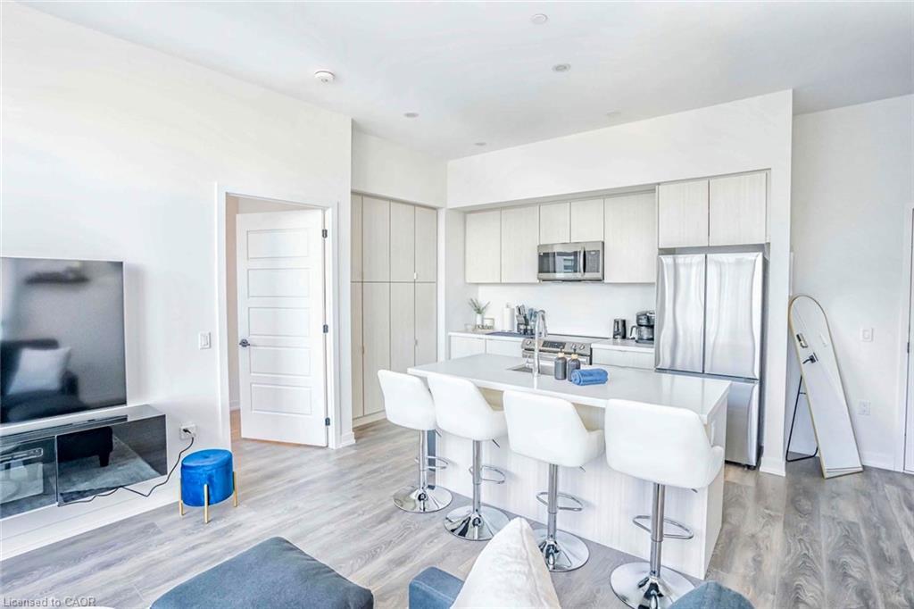 403-415 Sea Ray Avenue, Innisfil, ON - Indoor Photo Showing Kitchen